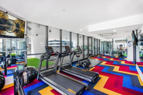 Beautiful Beach Unit with Balcony, Pool and Gym
